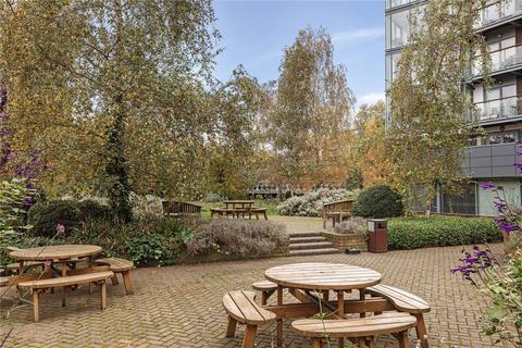 2 bedroom apartment to rent, Dace Road, E3