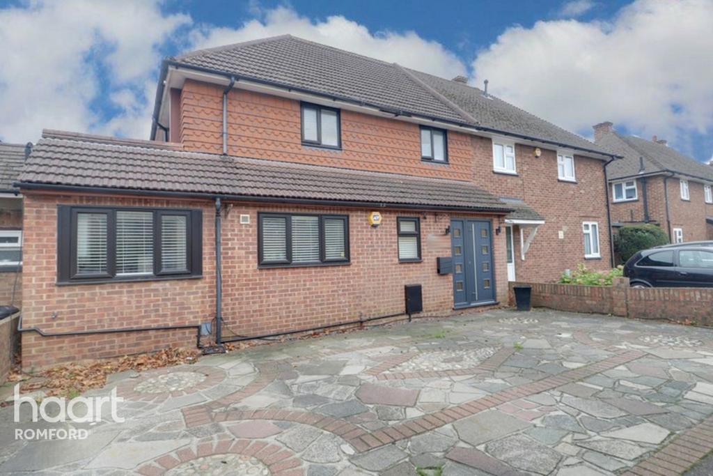 Chase Cross Road, Romford 4 bed semidetached house £500,000