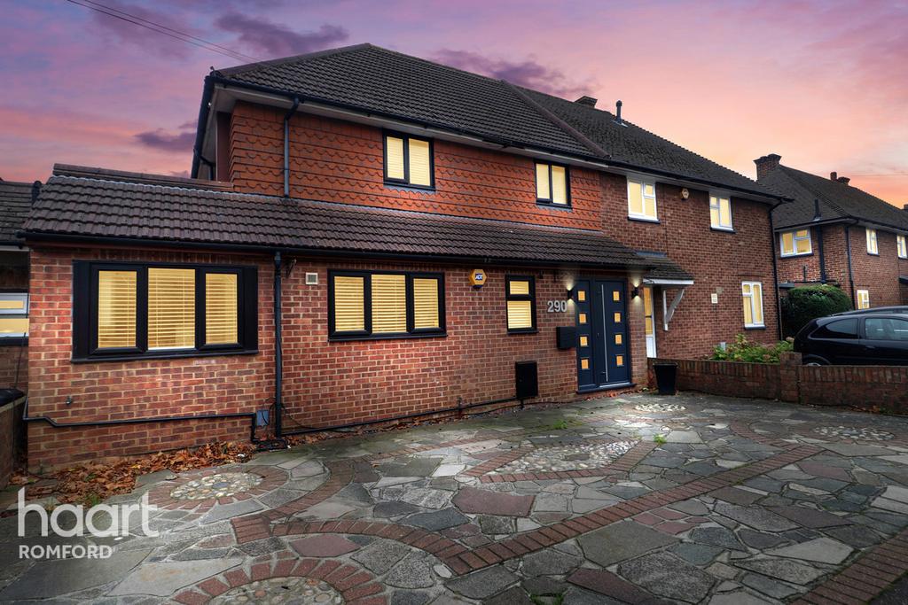 Chase Cross Road, Romford 4 bed semidetached house £500,000