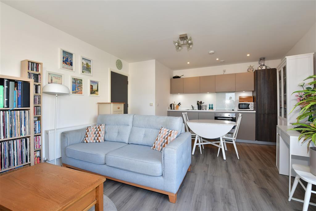 Lounge/Kitchen