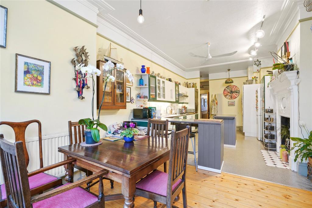 Whitehall Gardens, London, W3 4 bed semidetached house £1,200,000