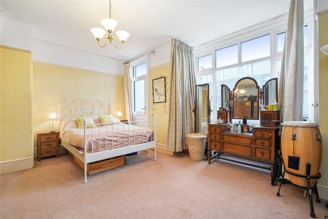 37 Whitehall Gardens, London, W3 9RD