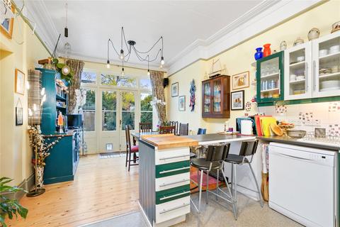 37 Whitehall Gardens, London, W3 9RD