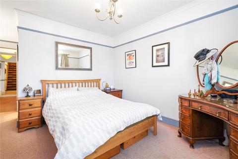 37 Whitehall Gardens, London, W3 9RD