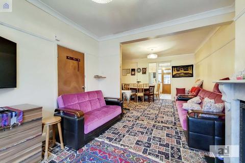 35 Corbett Road, London, E17 3JY