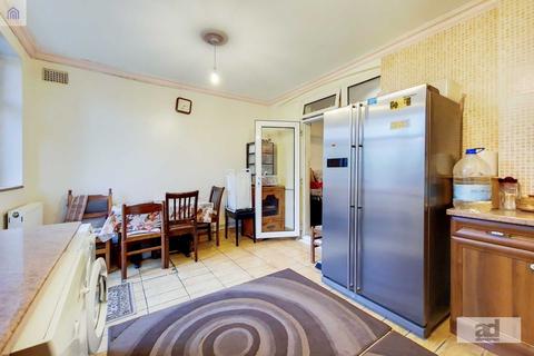 35 Corbett Road, London, E17 3JY