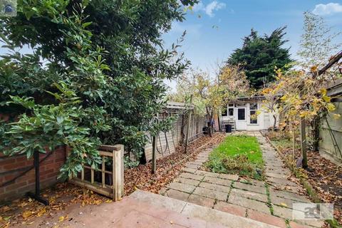 35 Corbett Road, London, E17 3JY