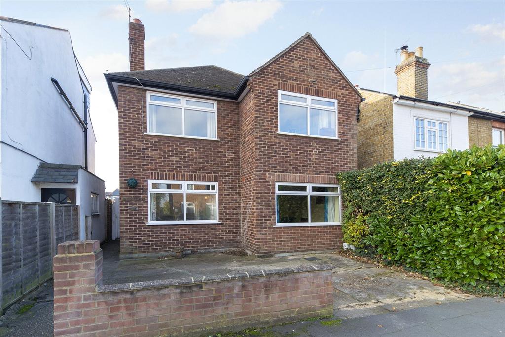 Cambridge Road, Walton-on-Thames... 4 bed detached house - £725,000