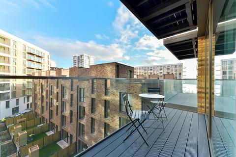 2 bedroom apartment to rent, Windlass House, Royal Wharf, London, E16