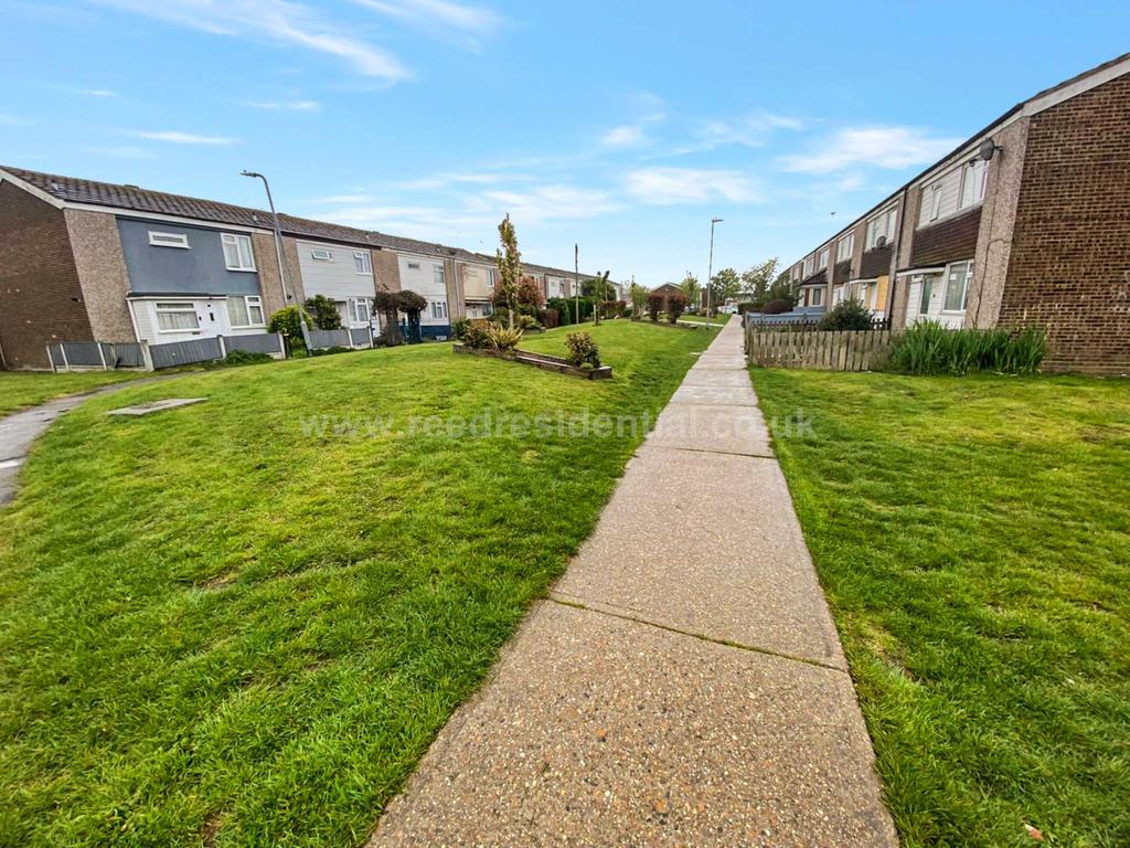 Second Ave, Canvey Island 3 bed end of terrace house £200,000