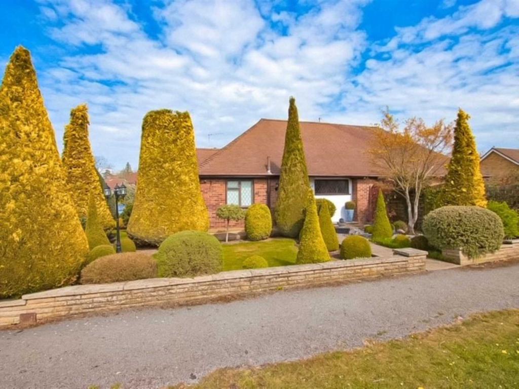 Grange Road, Elstree 3 bed bungalow £995,000