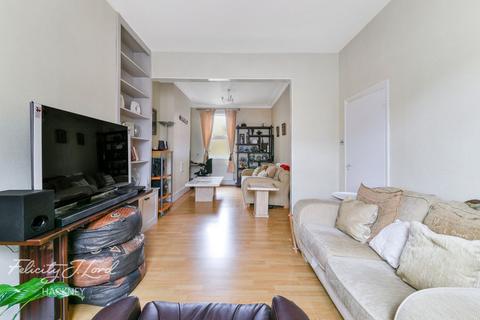127 Roding Road, London, E5 0DR