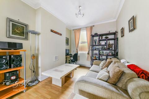 127 Roding Road, London, E5 0DR
