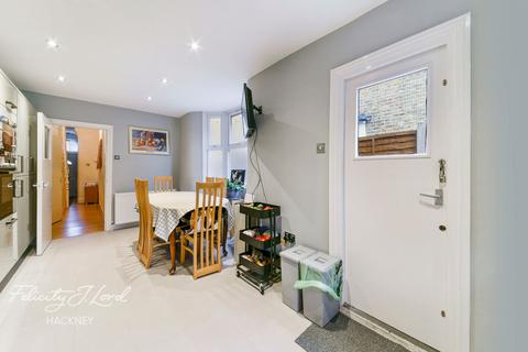 127 Roding Road, London, E5 0DR