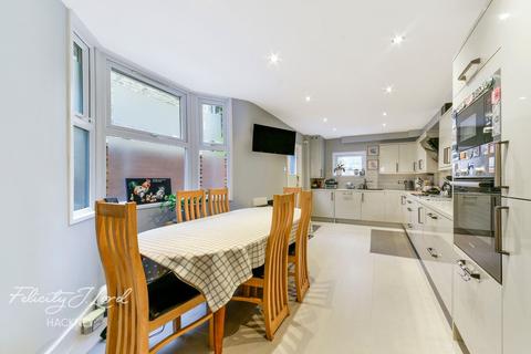 127 Roding Road, London, E5 0DR
