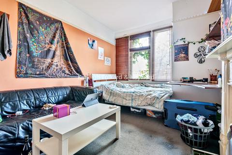 173 Hazelbank Road, Catford, London, SE6 1LU