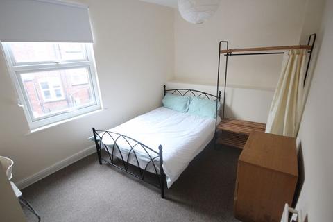 5 bedroom house to rent - Claremont Avenue, Leeds