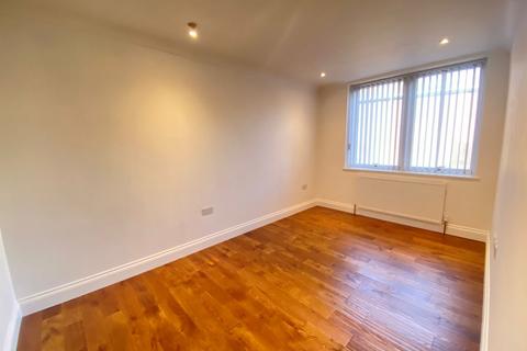 1 bedroom apartment to rent, Bellfield Road,