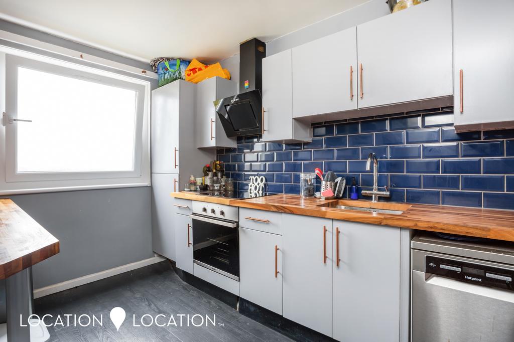Landmark Heights, E5 2 bed flat £270,000
