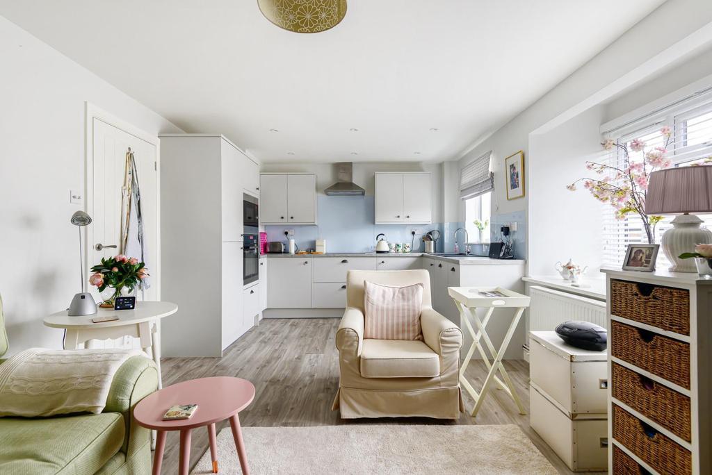 Allingham Court, Summers Road... 1 bed flat £265,000