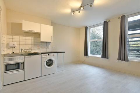 Studio to rent, Pellatt Grove, Wood Green, N22