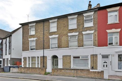 Studio to rent, Pellatt Grove, Wood Green, N22