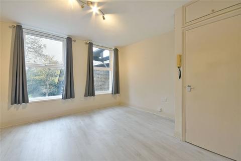 Studio to rent, Pellatt Grove, Wood Green, N22