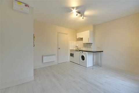 Studio to rent, Pellatt Grove, Wood Green, N22