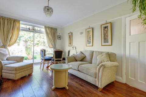 5 Third Close, West Molesey, KT8 1PW