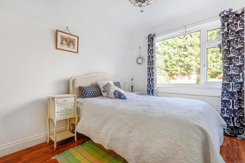 5 Third Close, West Molesey, KT8 1PW
