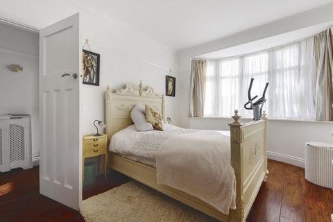 5 Third Close, West Molesey, KT8 1PW