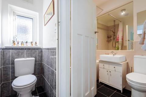 5 Third Close, West Molesey, KT8 1PW