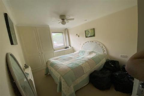 2 bedroom flat for sale - Portland Close, Romford, Essex