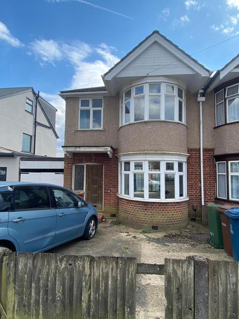 Weighton Road, Harrow HA3 3 bed semidetached house £540,000