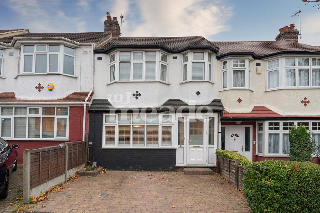 Beech Hall Crescent, Highams Park, E4 3 bed terraced house £585,000
