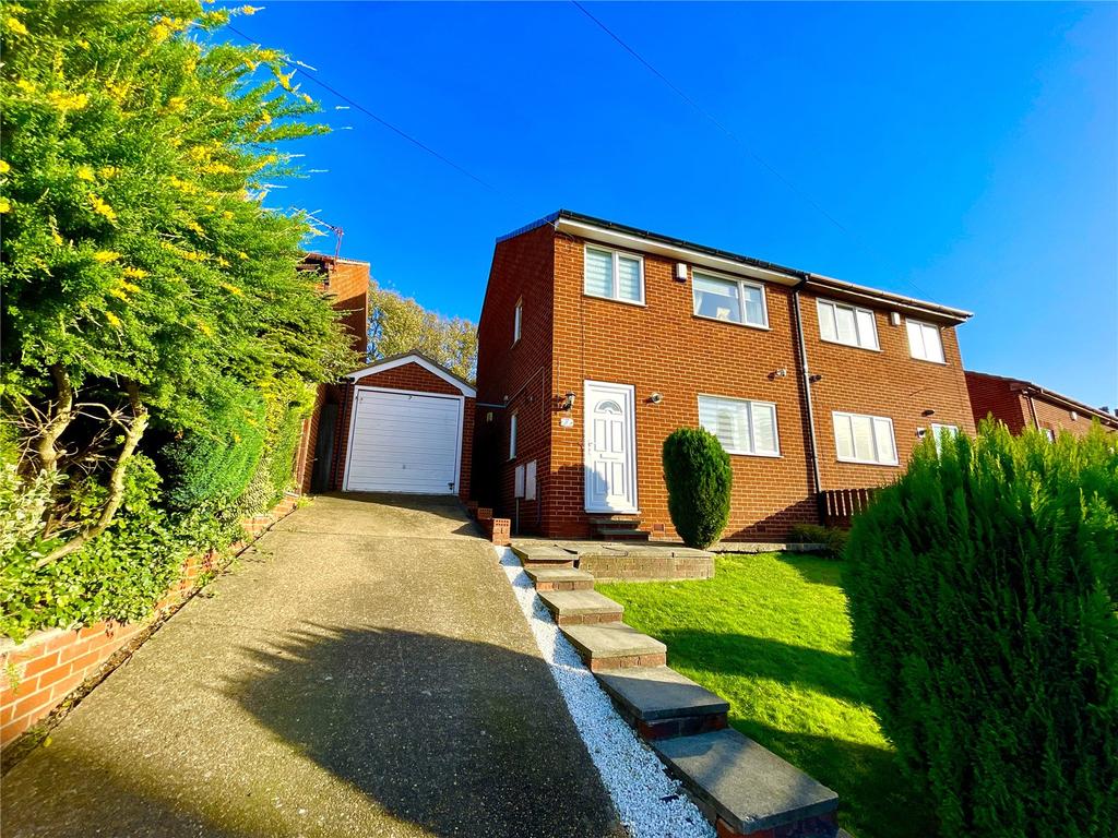 Thoresby Avenue, Monk Bretton, S71 3 bed semidetached house £160,000