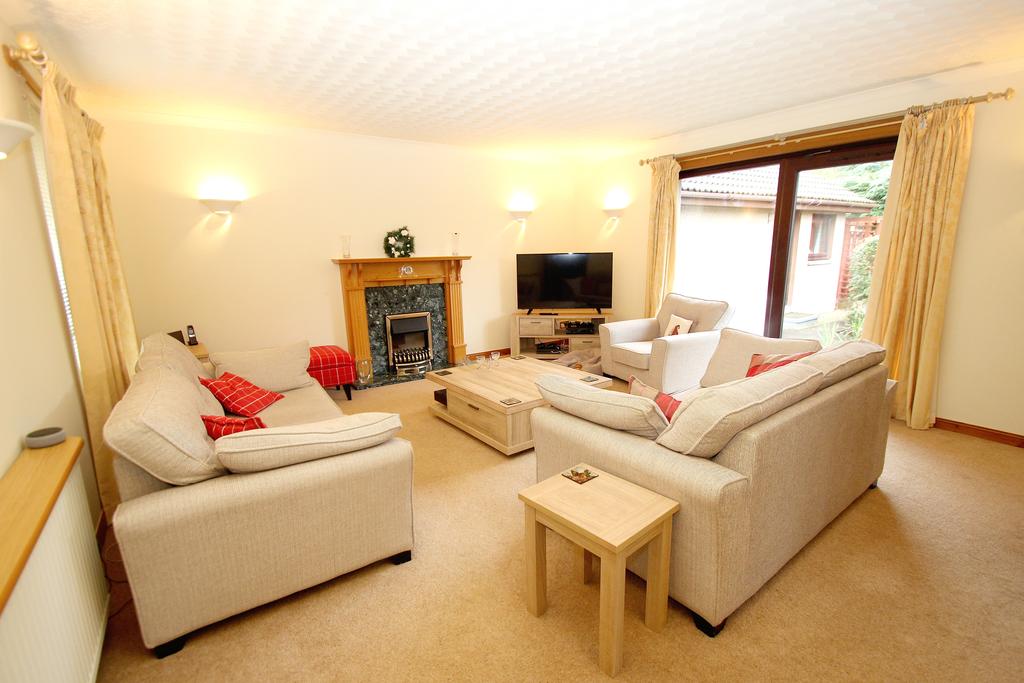 33 Cranmore Drive, INVERNESS, IV2 7FJ 4 bed detached bungalow £275,000