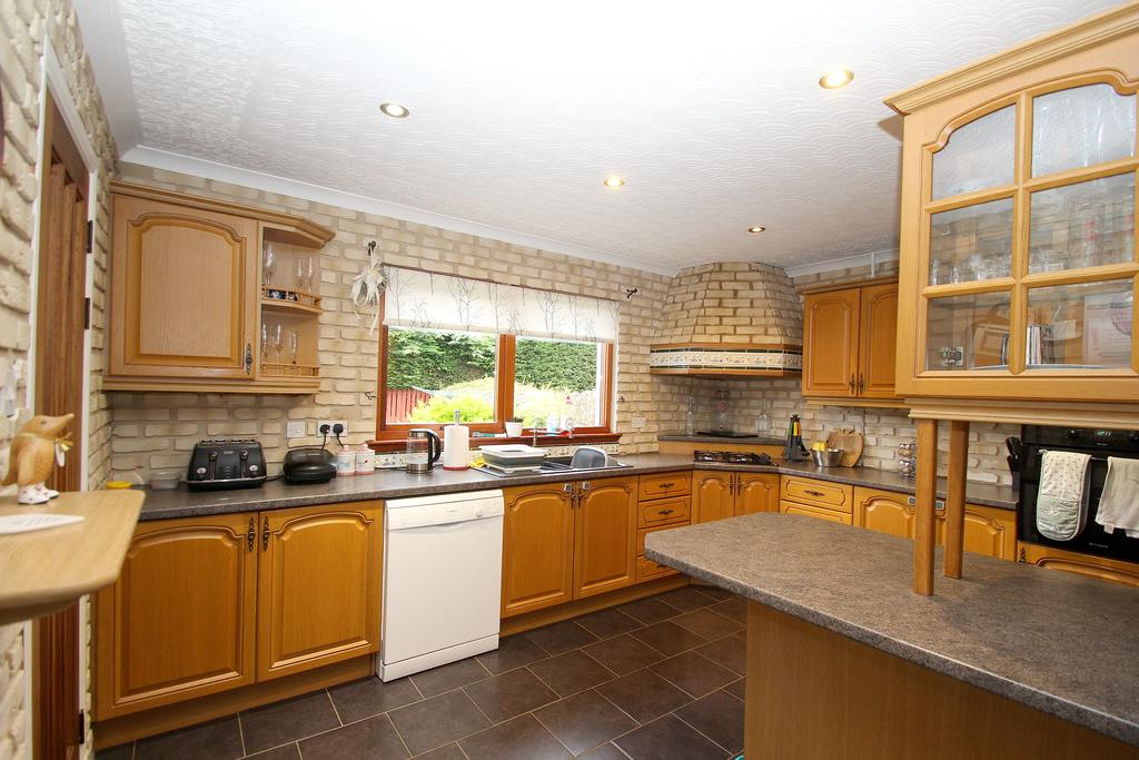 33 Cranmore Drive, INVERNESS, IV2 7FJ 4 bed detached bungalow £275,000