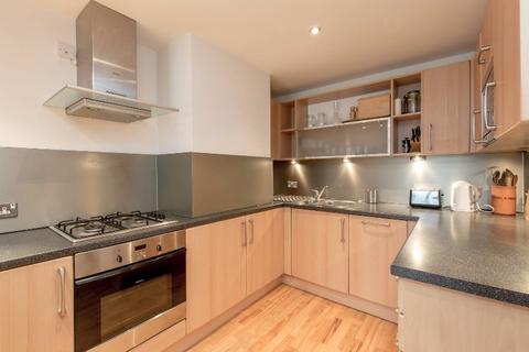2 bedroom flat to rent, East London Street, New Town, Edinburgh, EH7