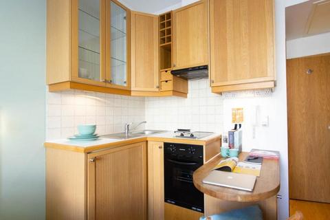 Studio to rent, Cartwright Gardens, Bloomsbury, London, WC1H