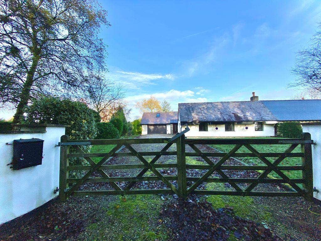 Rattan Lane, Hutton, Preston PR4 5TH 4 bed detached bungalow £1,650
