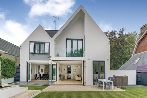 15 West Heath Avenue, London, NW11 7QS