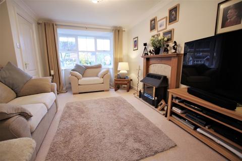 7 Brooklands Close, Uttoxeter, ST14 8UH