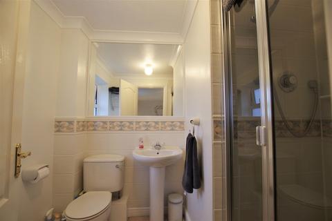 7 Brooklands Close, Uttoxeter, ST14 8UH