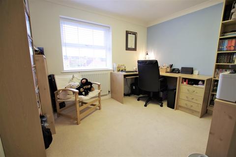 7 Brooklands Close, Uttoxeter, ST14 8UH