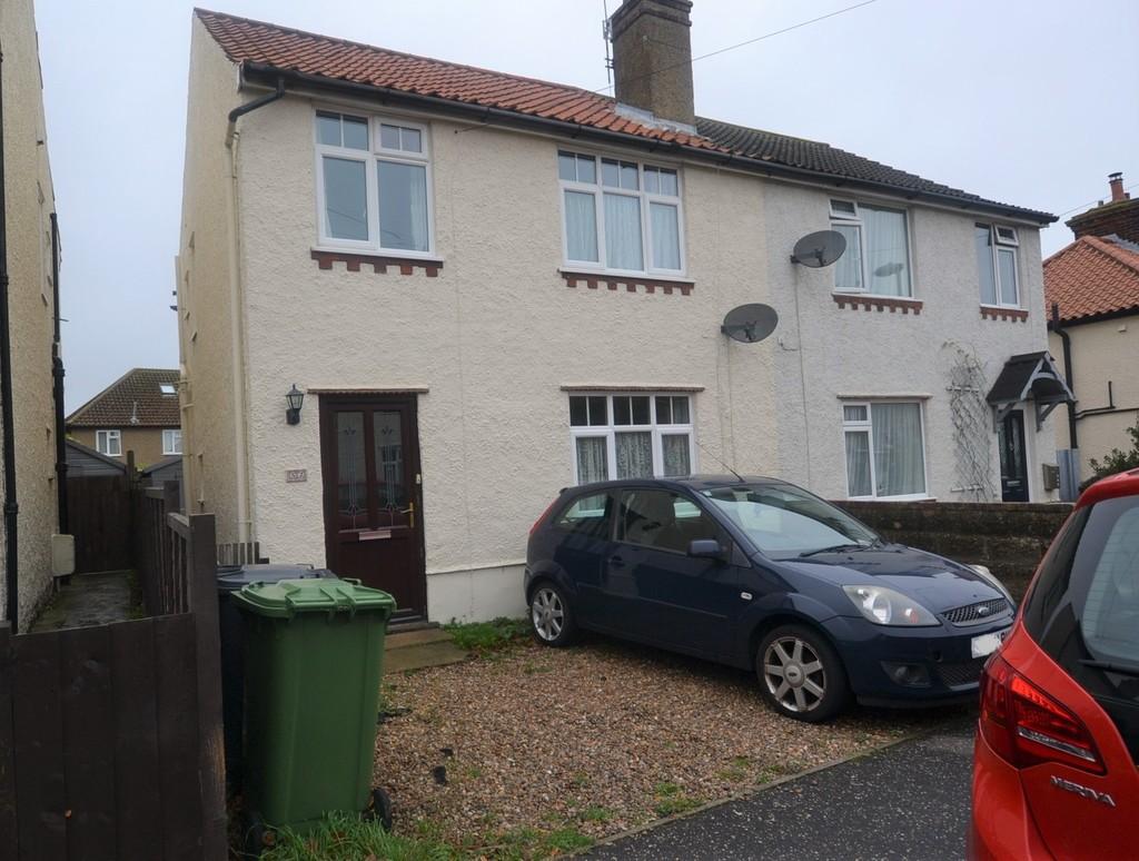 Pine Grove, Sheringham 3 bed semidetached house £850 pcm (£196 pw)