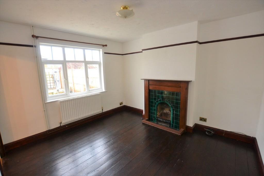 Pine Grove, Sheringham 3 bed semidetached house £850 pcm (£196 pw)