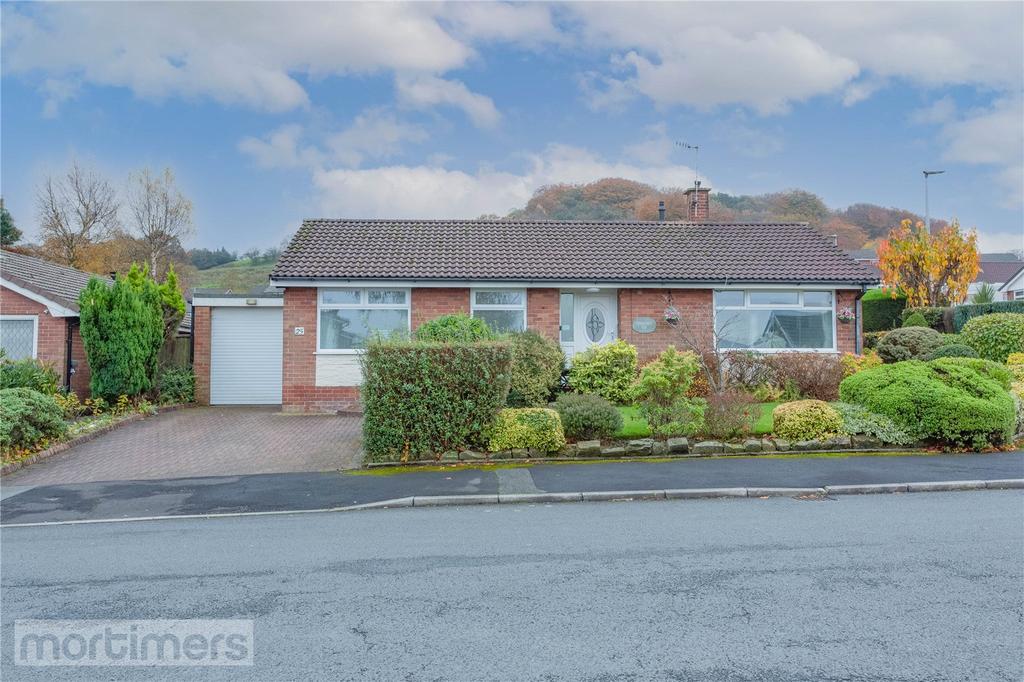 Queensway, Blackburn, BB2 3 bed detached bungalow £235,000