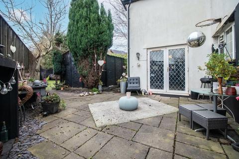 2 bedroom end of terrace house for sale - Queen Street, Tongwynlais
