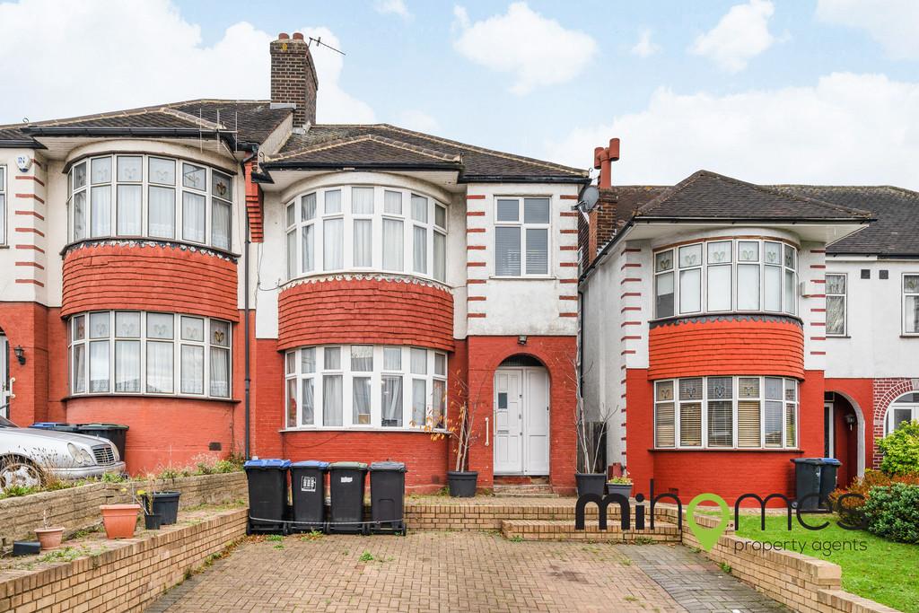 Chase Road, Southgate, N14 3 bed semidetached house £650,000